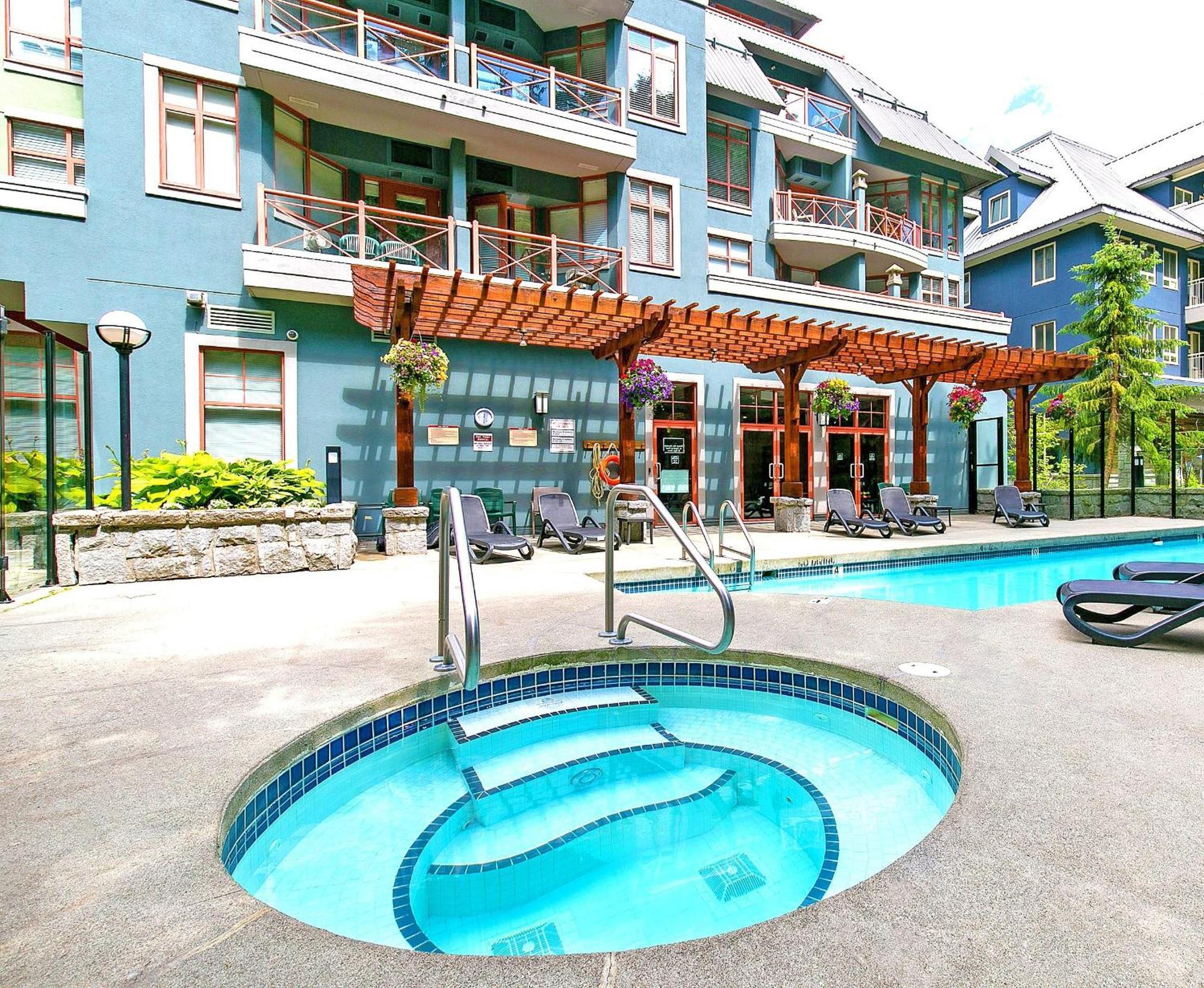 Alpenglow Lodge Queen Boho Studio By Mva Whistler Exterior foto