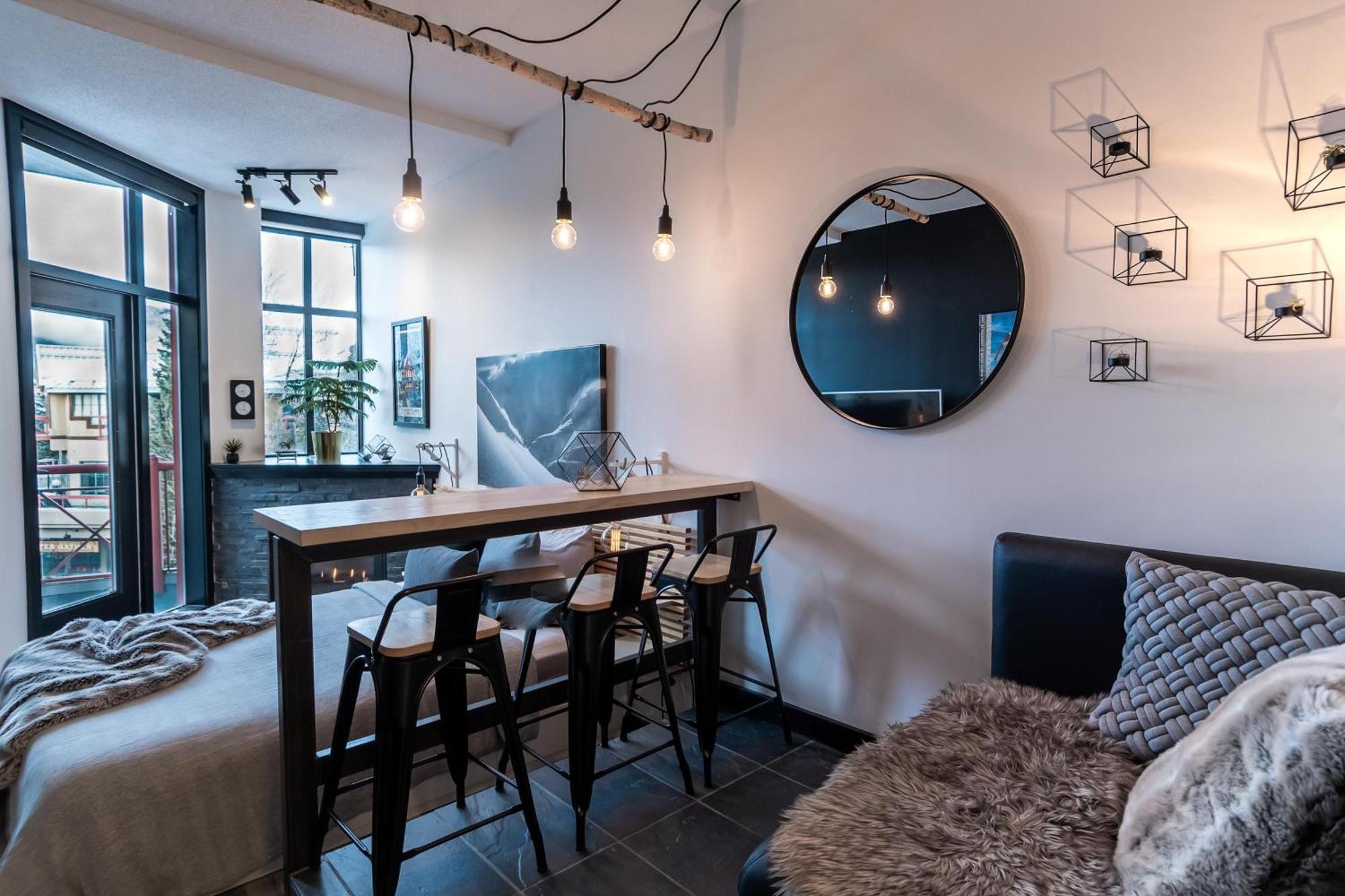 Alpenglow Lodge Queen Boho Studio By Mva Whistler Exterior foto